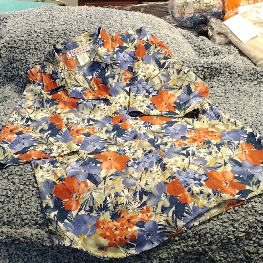 🌻5/$10 Button down top
